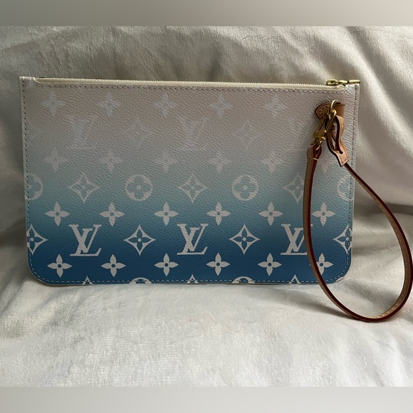 Authentic Louis Vuitton 2021 Neverfull Pouch - Picture 9 of 9